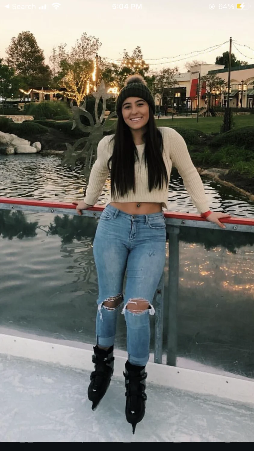 Meet sydney, always loved her tight stomach with thick thighs and very busty. image 5
