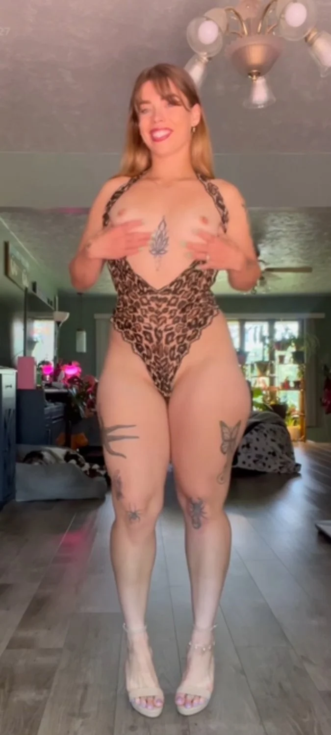 Queenegirlsback image 9