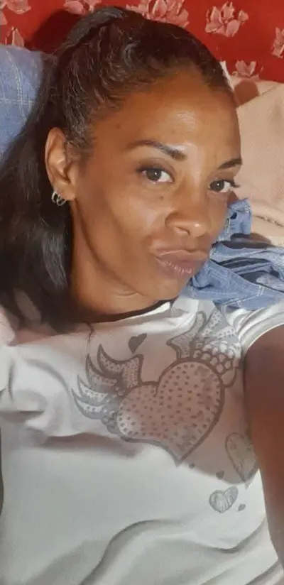 SOY UNA MILF CUBANA DE LABIOS SENSUALES SENOS GRANDES Y MUY PUTA cover image