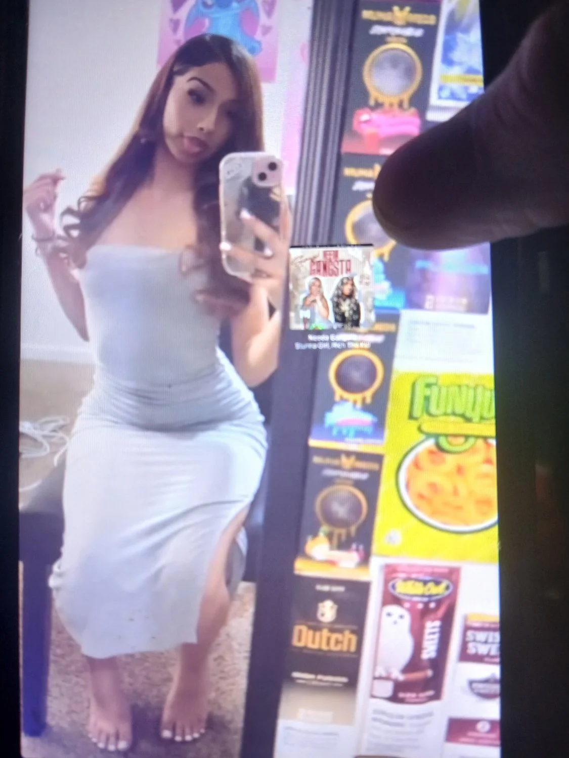 Sexy 19 yo Latina toes main image