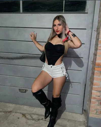 Cami rubia adicta a la paja 🇦🇷 argentina cover image