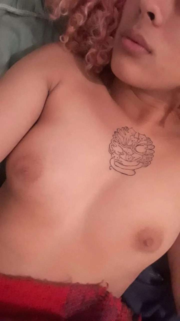 Vazou a novinha de cabelo rosa image 12
