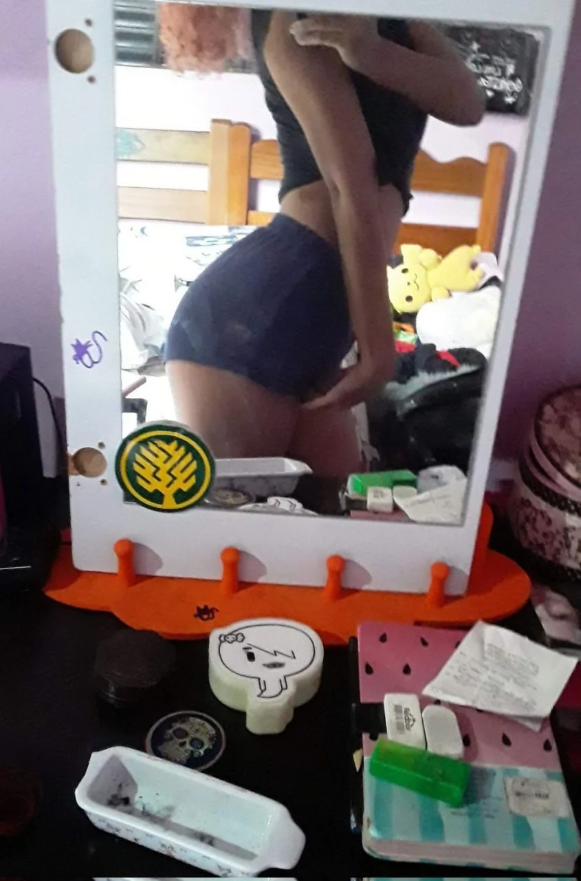 Vazou a novinha de cabelo rosa image 13