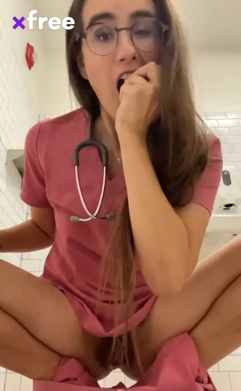 Cute novinha gostosa public nude image 14