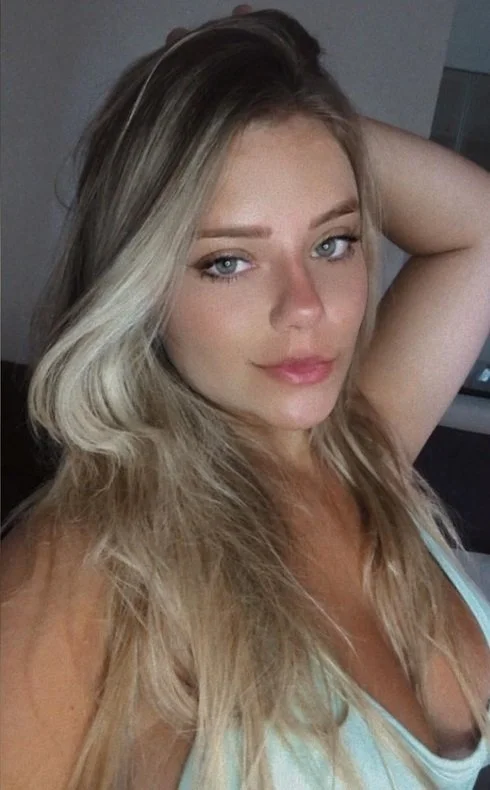 Giovana loirinha delicia demais main image