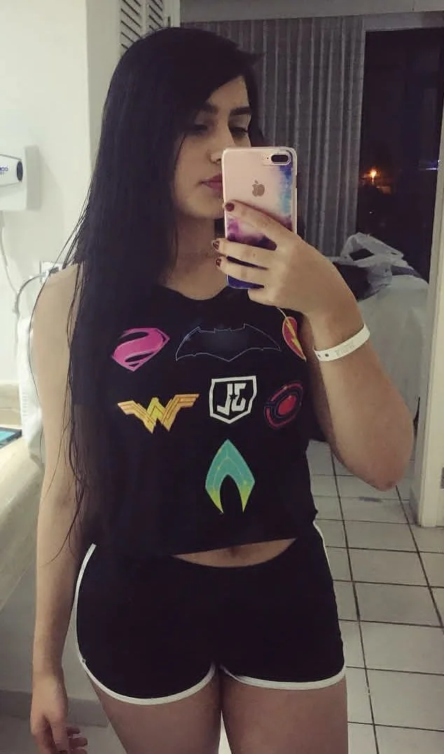 Chica buchona hermosa y de muy buen cuerpo image 13