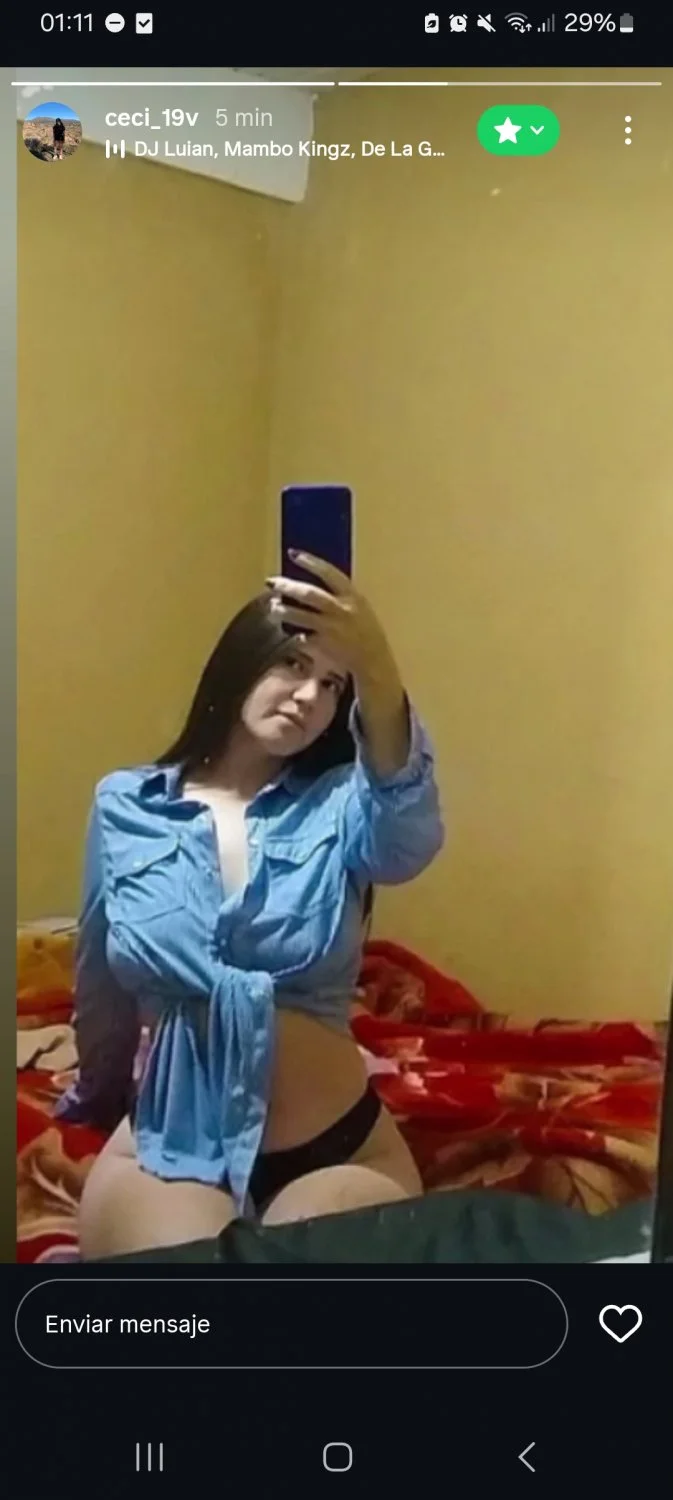 La amiga hot que manda sus fotos desnuda image 5