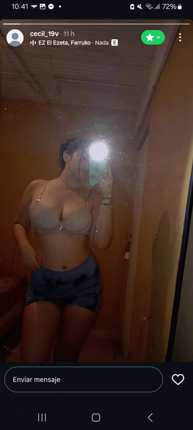 La amiga hot que manda sus fotos desnuda image 7