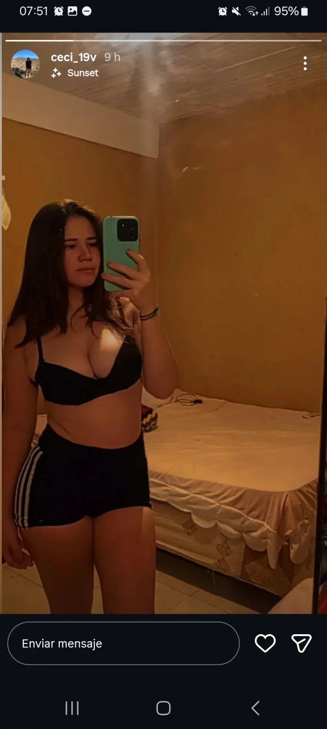 La amiga hot que manda sus fotos desnuda image 8