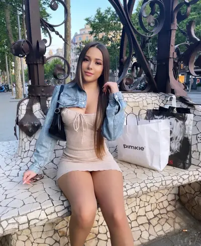 Latina Moira hermosa flaca con tetas grandes deliciosas rosaditas con enorme concha rica nudes cover image