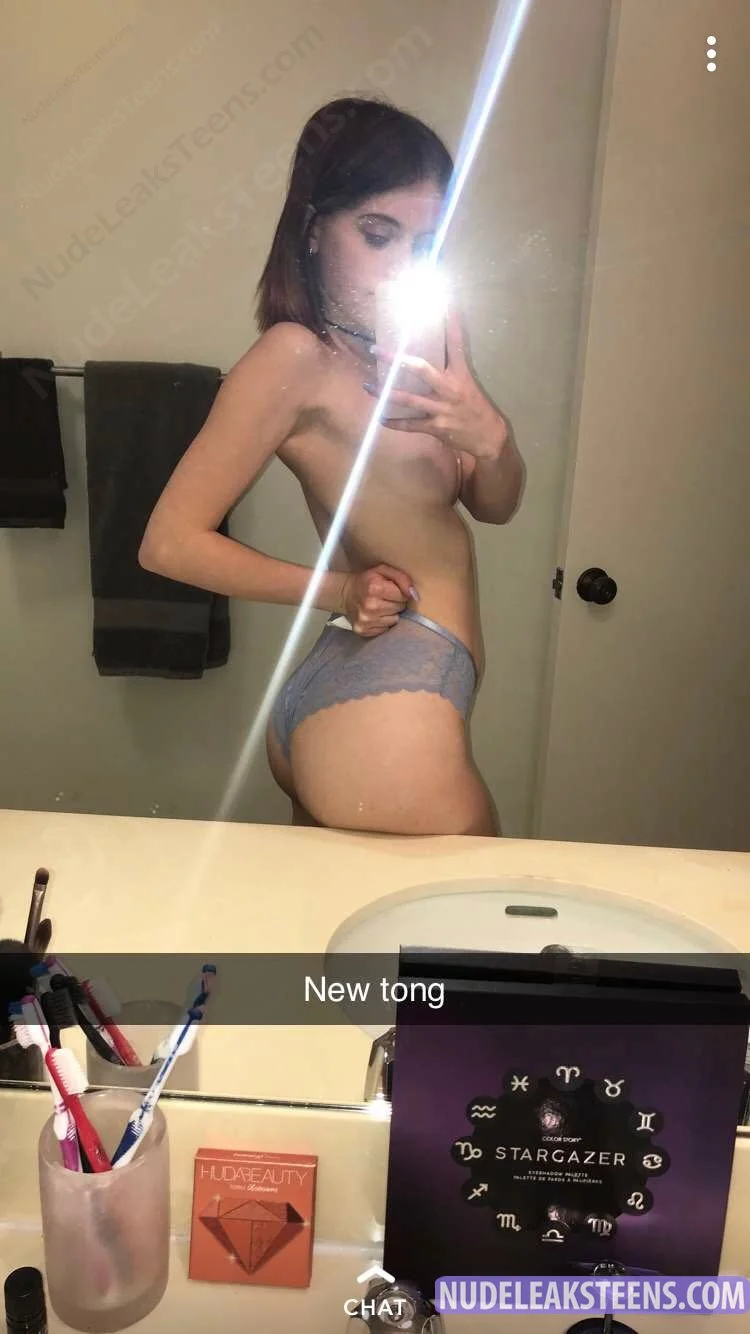 Big tit white teen solo fuck amateur leak - Sʎpuǝʎ Sɯɐll image 3