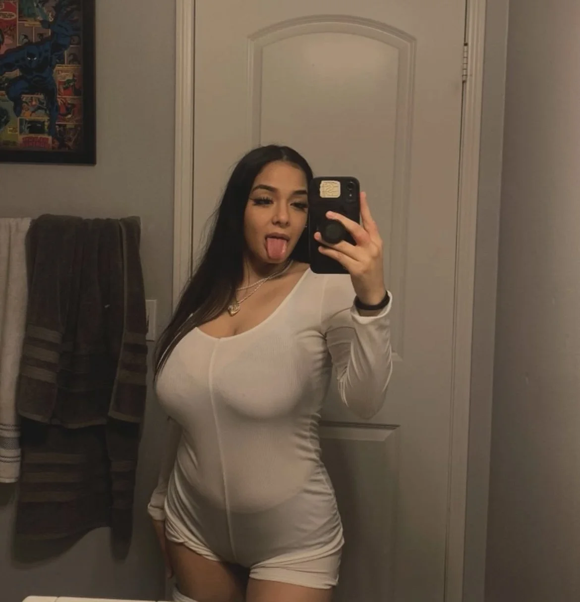 IE Stacked Latina DM if Recognized main image