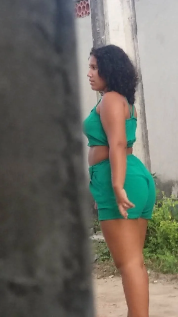 Flagrou 2 vadias safadas andando na rua com shortinho SOCADO no CU )) 😋✊💦 image 6