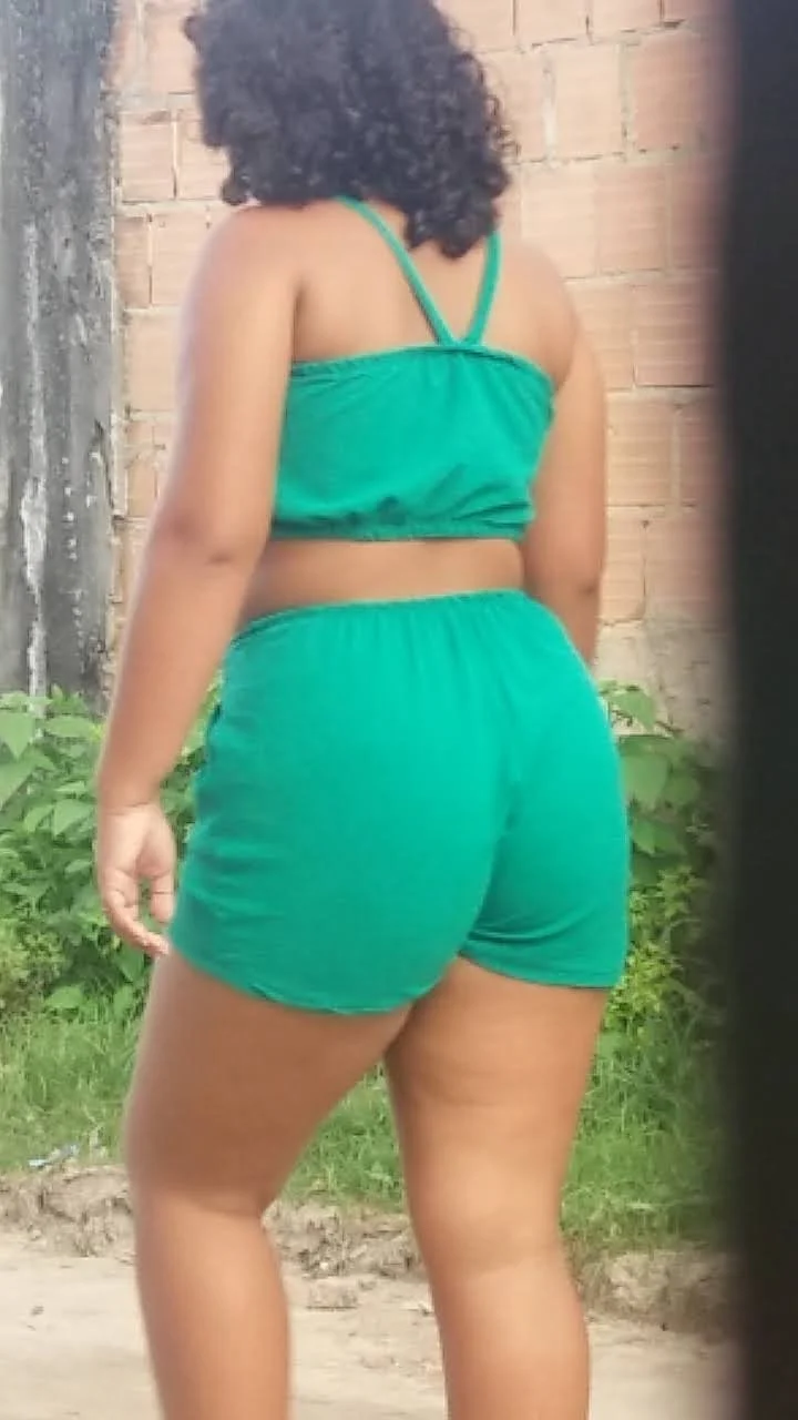 Flagrou 2 vadias safadas andando na rua com shortinho SOCADO no CU )) 😋✊💦 image 9