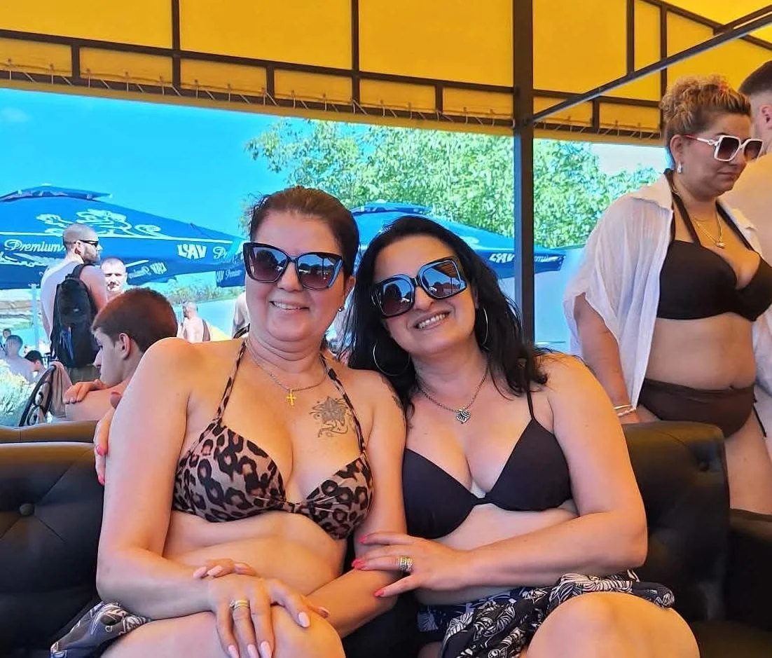 Choose your Team Of milfs image 1