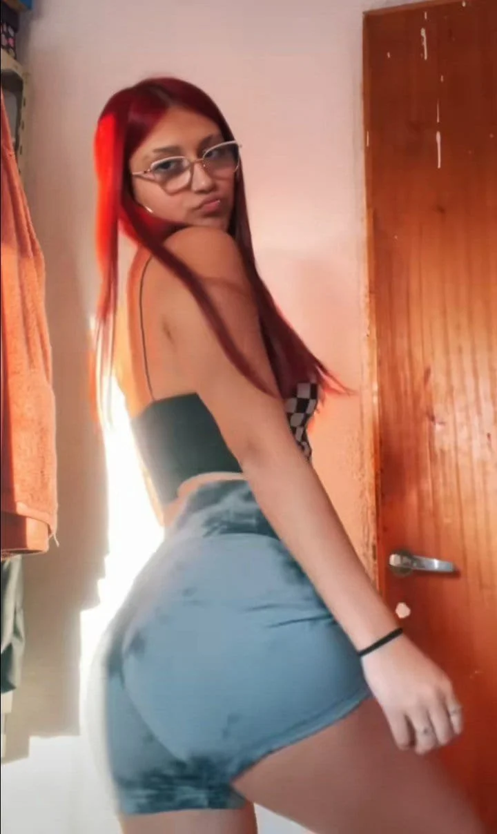 Trolita Argentina flaca pelirroja linda culona sexy con rico coño y tanga mojadita nudes image 1