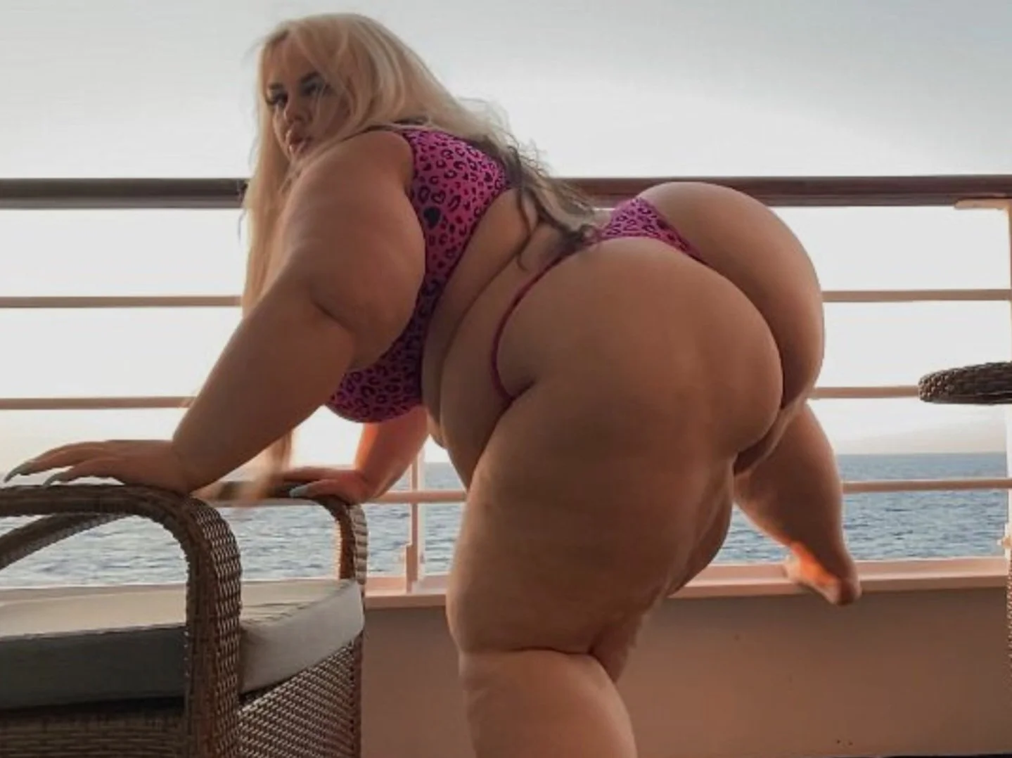 ExtraThickWife image 4