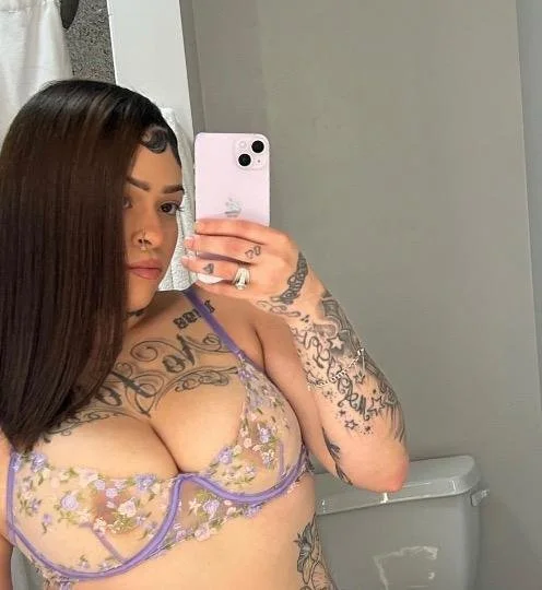 Tatted Baddie Latina stripper image 10