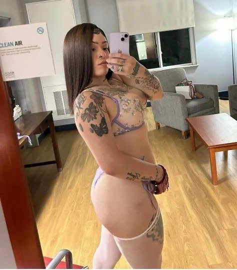 Tatted Baddie Latina stripper image 2