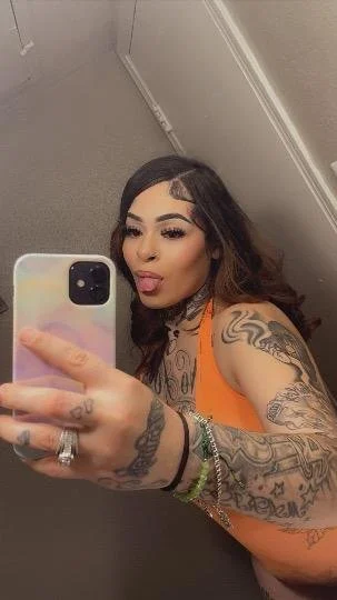 Tatted Baddie Latina stripper image 9
