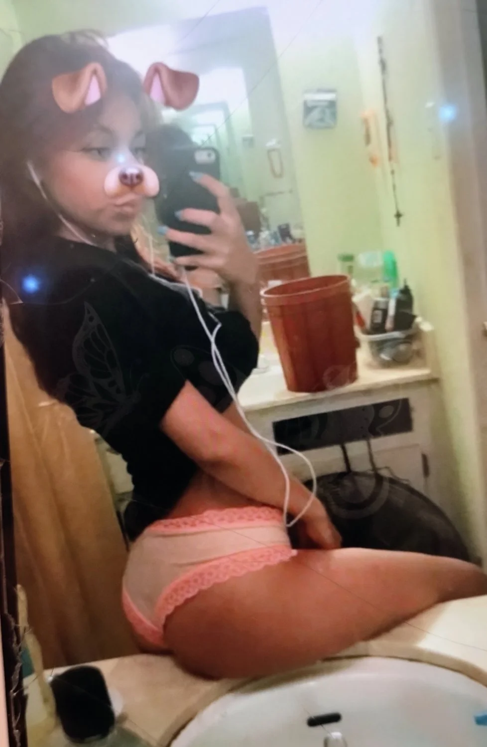 Sexy petite pretty and curvy latina nudes image 8