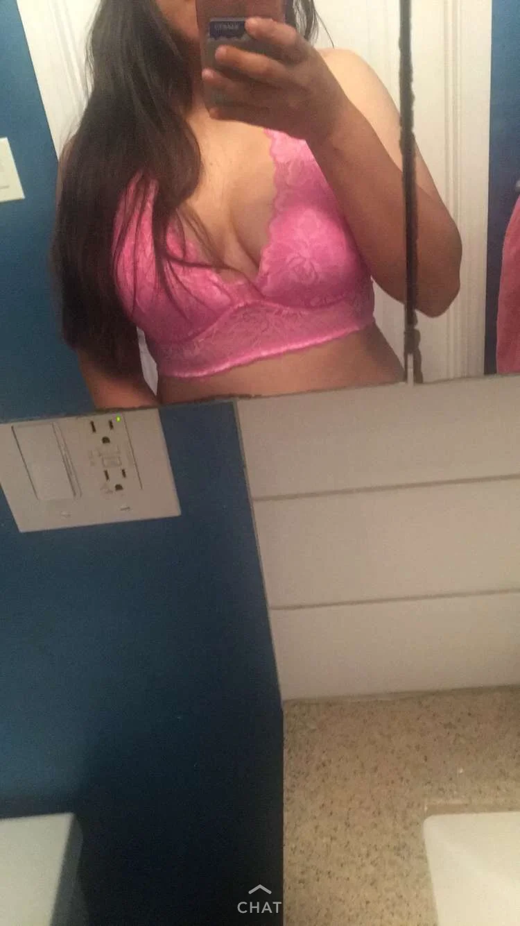 Cute Latina in pink bralette image 4