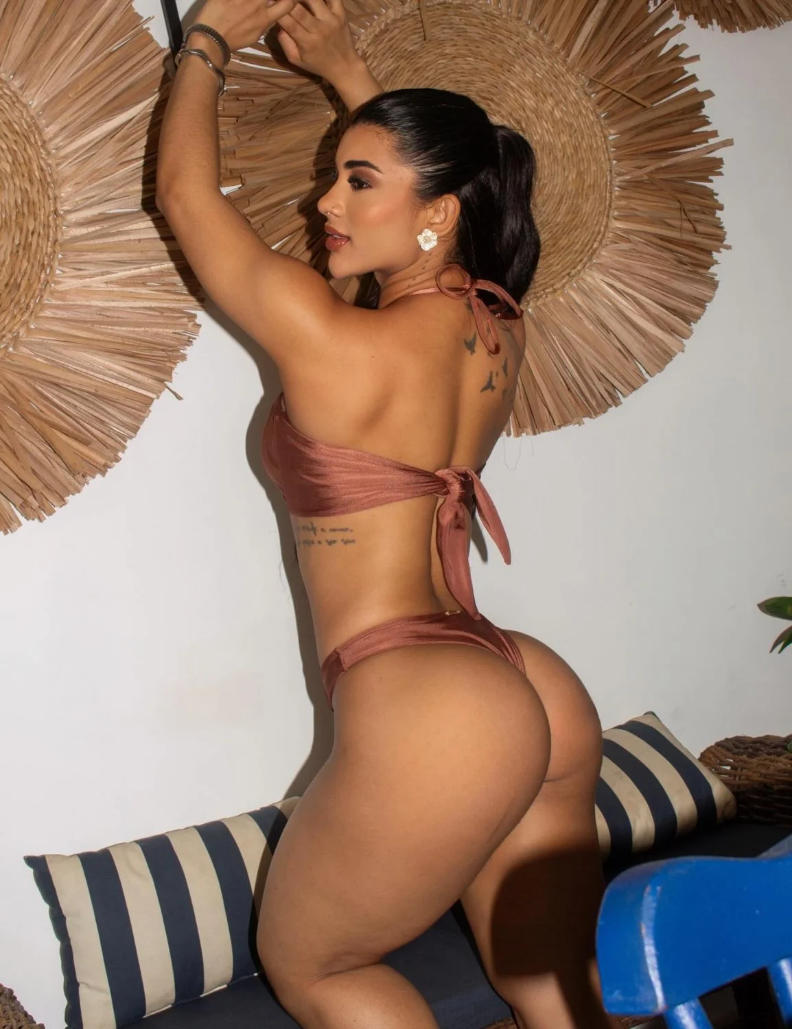 novinha deliciosa da academia se exibindo image 19