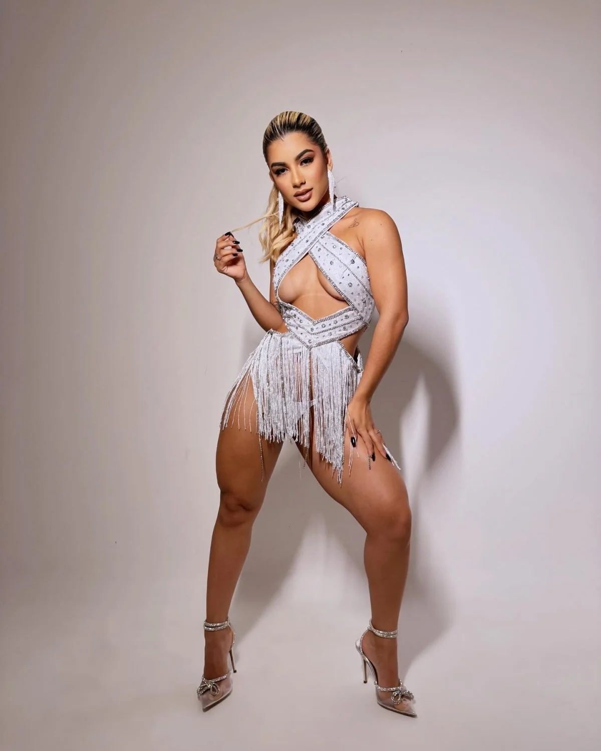 novinha deliciosa da academia se exibindo image 31
