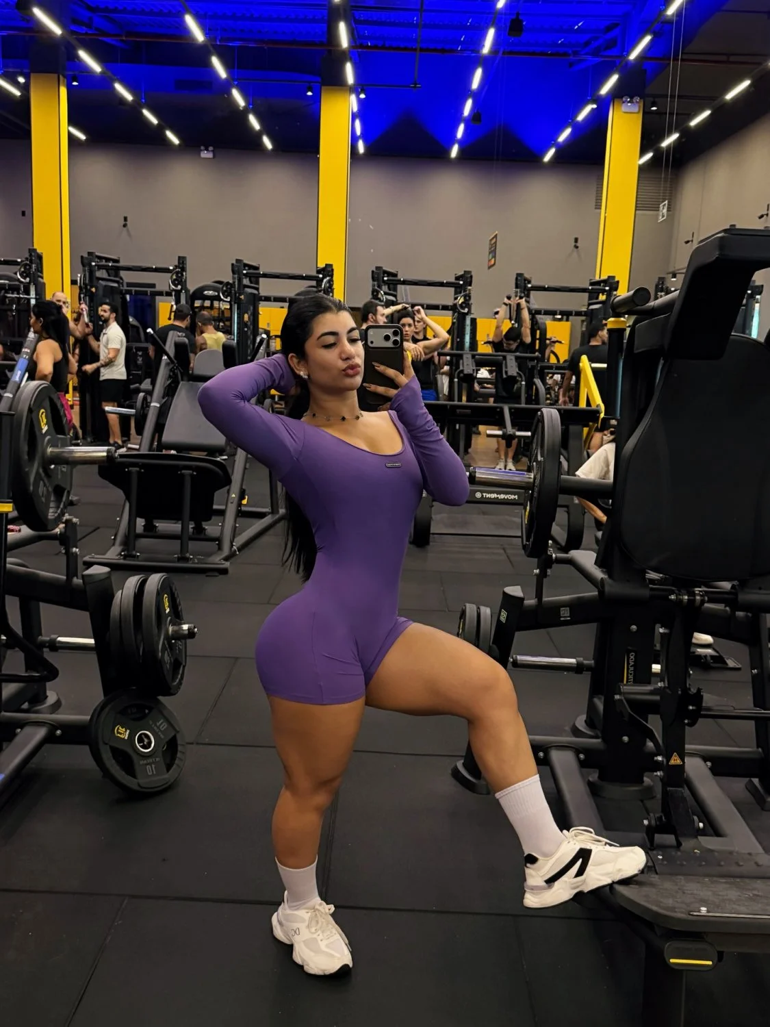 novinha deliciosa da academia se exibindo image 39