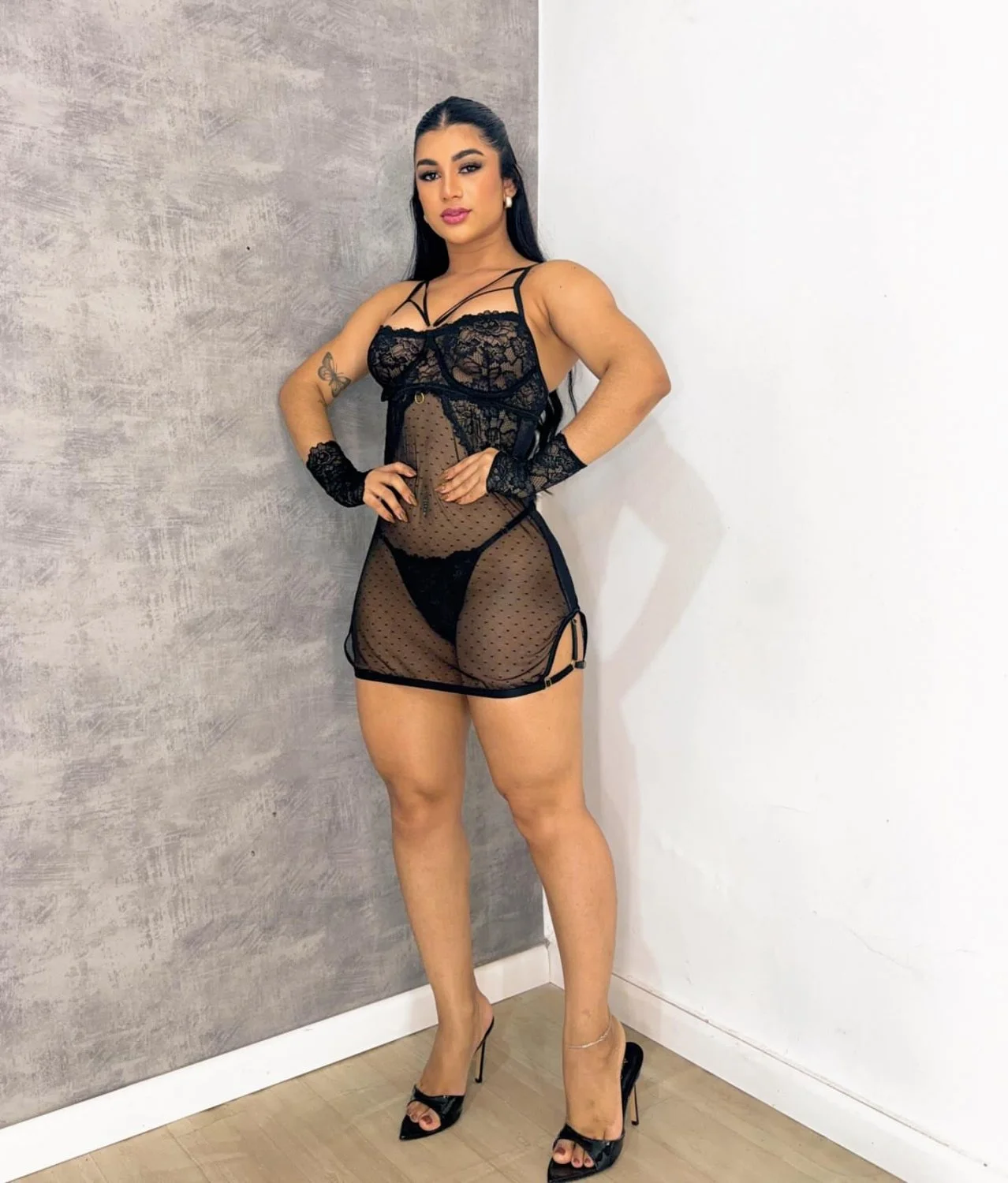 novinha deliciosa da academia se exibindo image 6