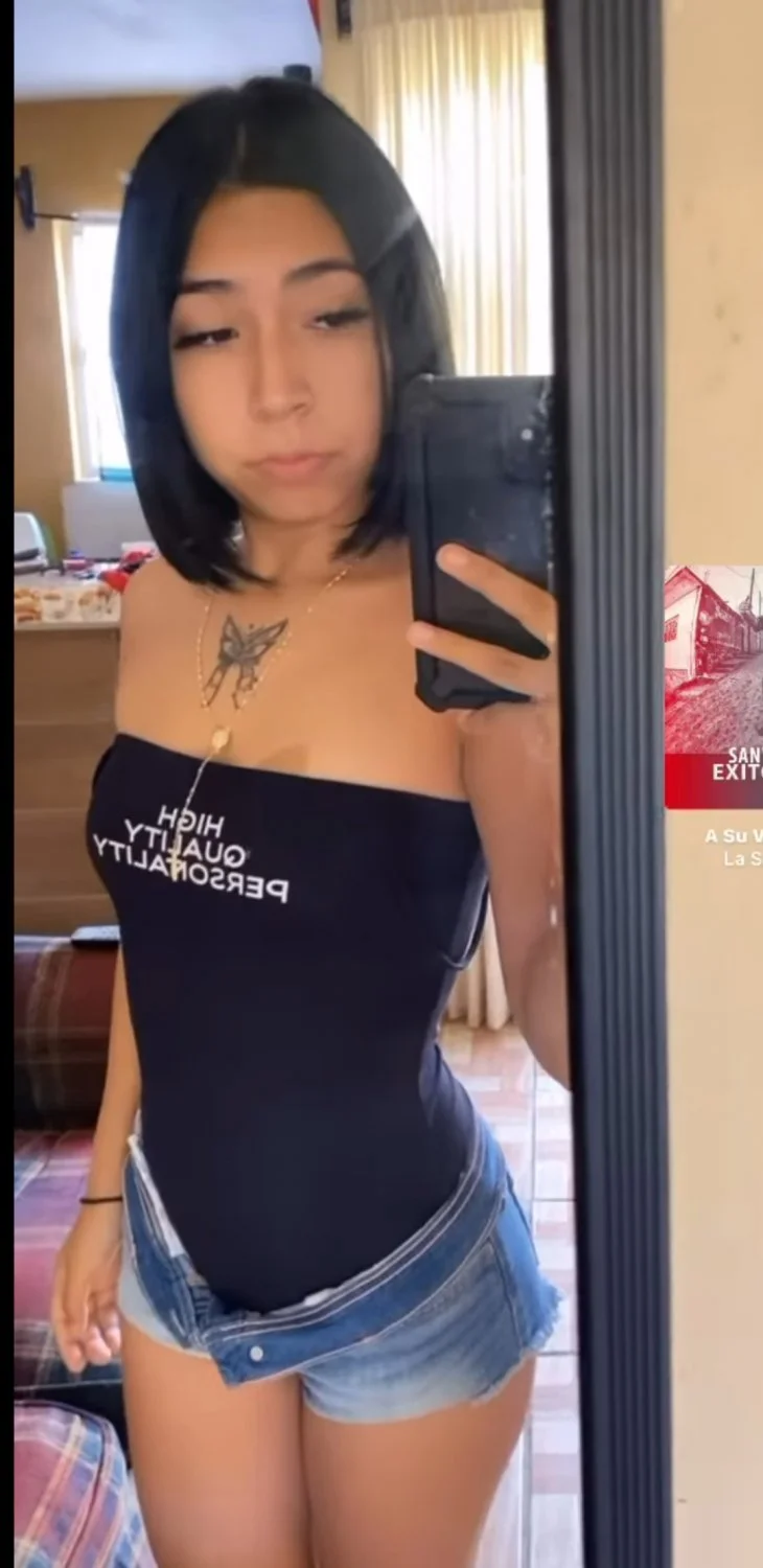 Lesbiana sexy rico culo flaquita hermosa main image