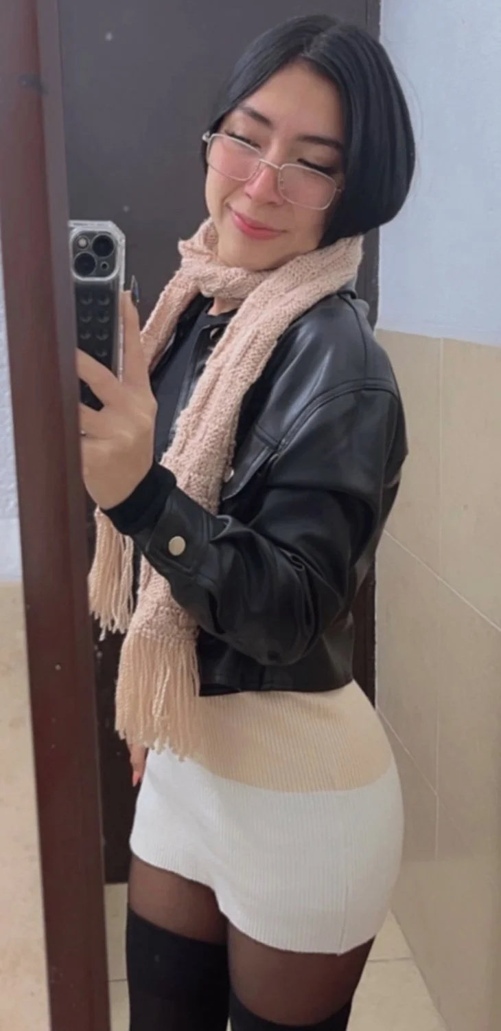 Lesbiana sexy rico culo flaquita hermosa image 18