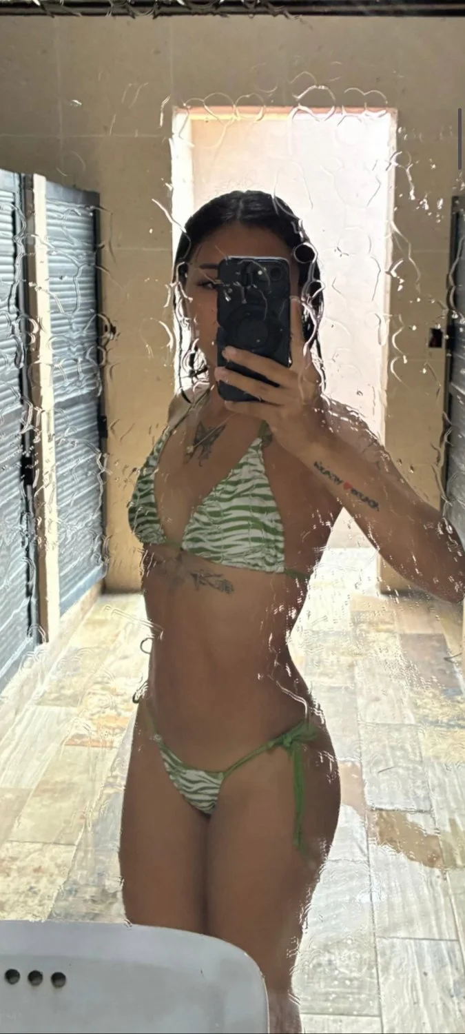 Lesbiana sexy rico culo flaquita hermosa image 19