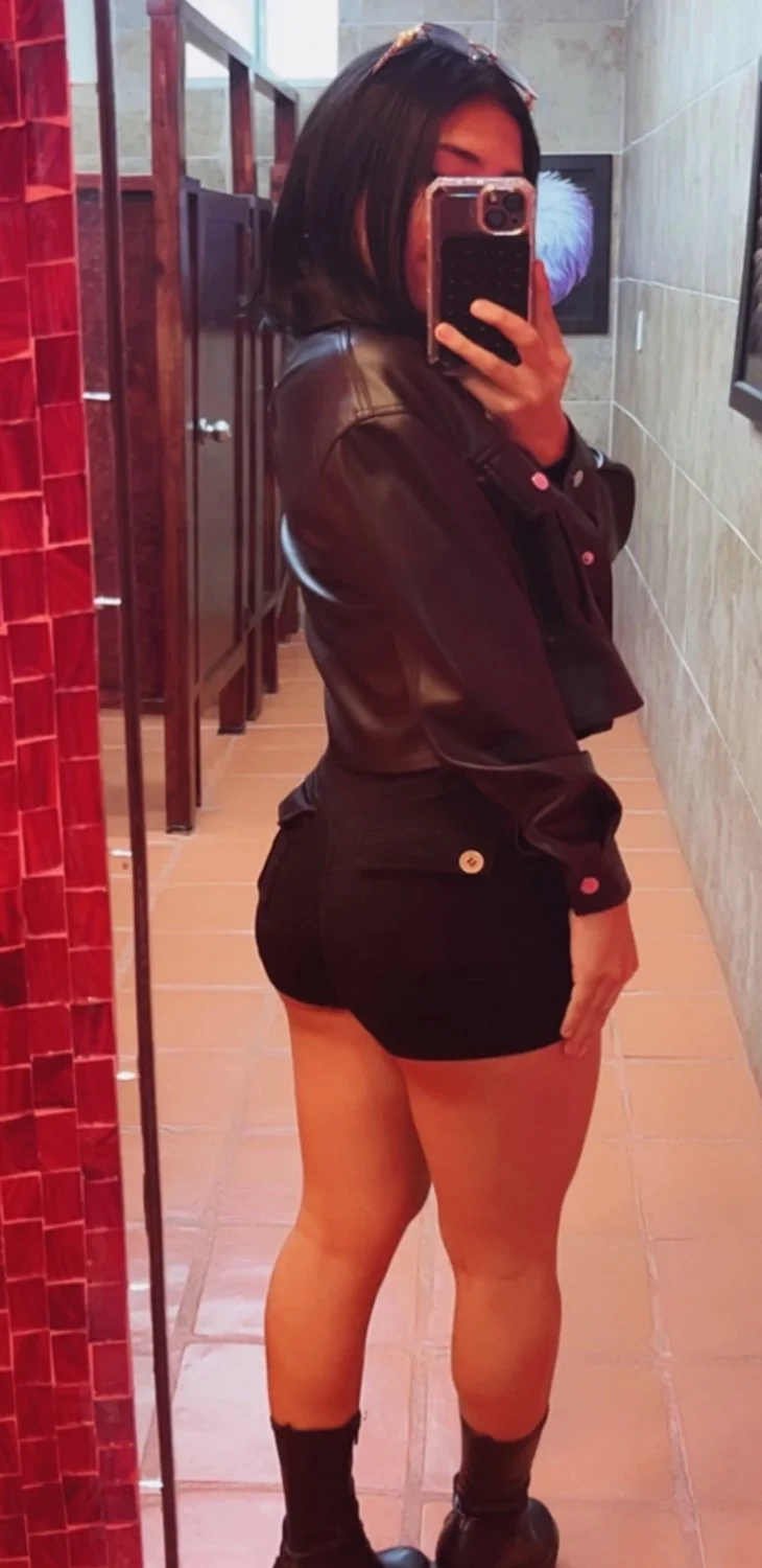 Lesbiana sexy rico culo flaquita hermosa image 3