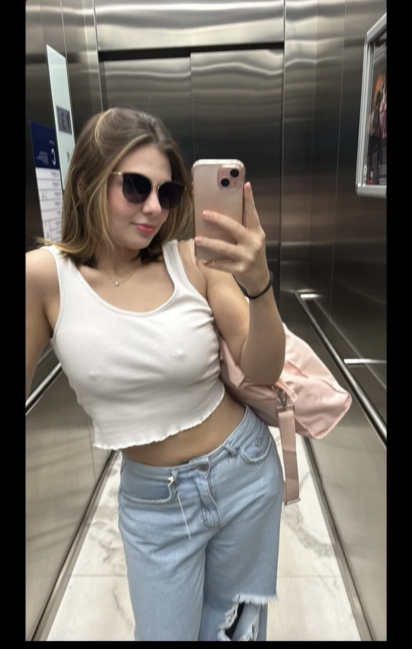 novinha com o peito marcando image 3