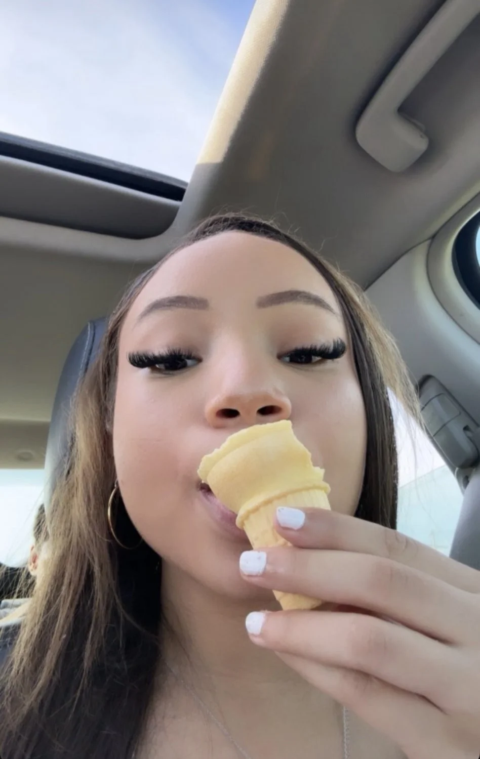 Sexy lightskin teen main image