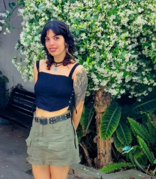 Laura emo Otaku pendeja Argentina morocha flaca culona rica grabándose image 5