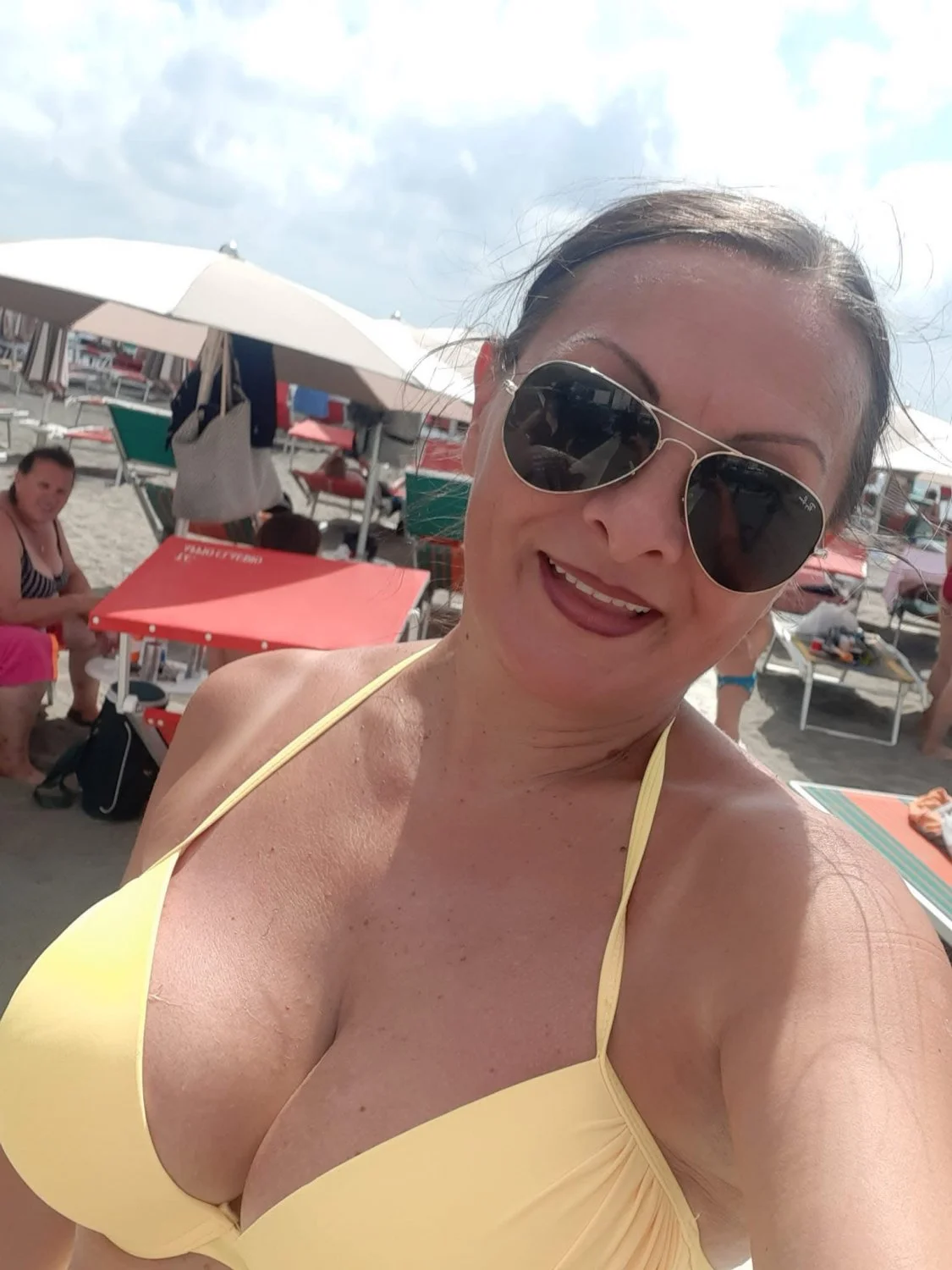 Exposing mom and cum on her bra main image