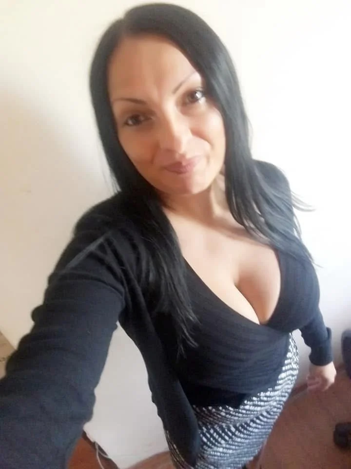 Exposing mom and cum on her bra image 22