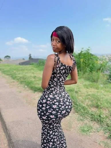 Face kinda mid but that body... main image