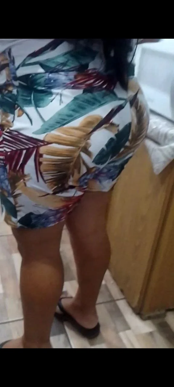 Tia espiada image 2