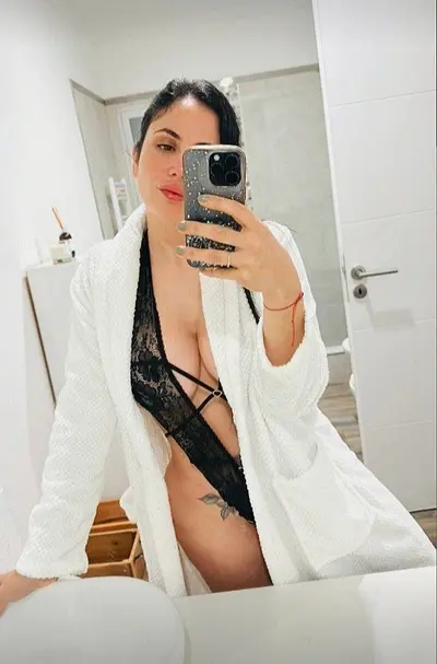 La milf de GH sigue siendo un peligro cover image