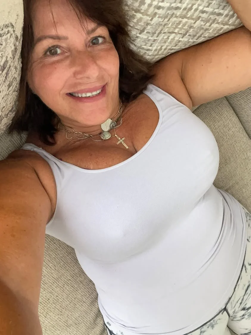 BronxG@l62 Gilf Hot Coroa Lou!se Americana image 16