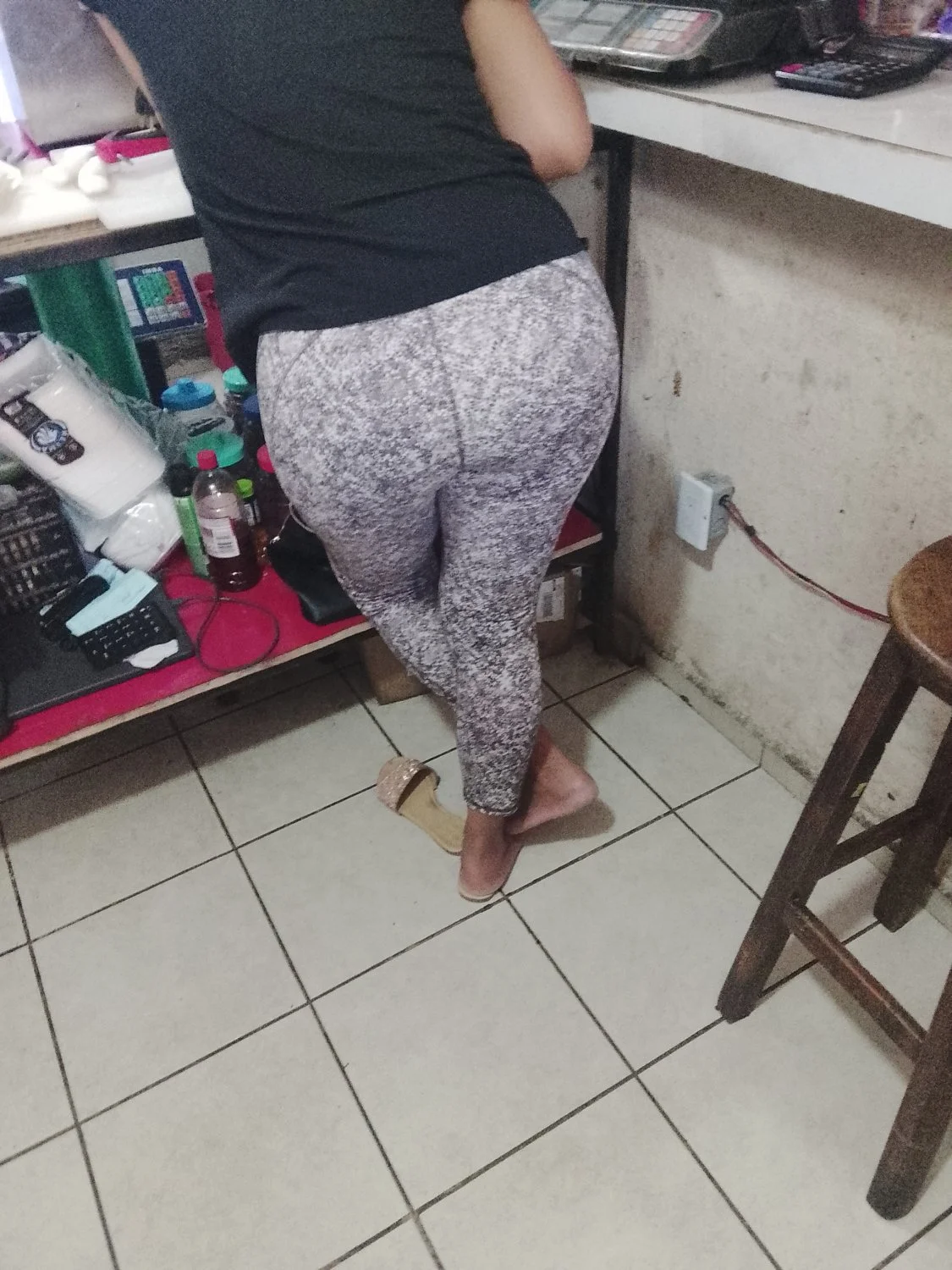 que rico esta el culote de esta perra, como me gusta morbosear ala puta zorra quiero comerselo🤤 image 17
