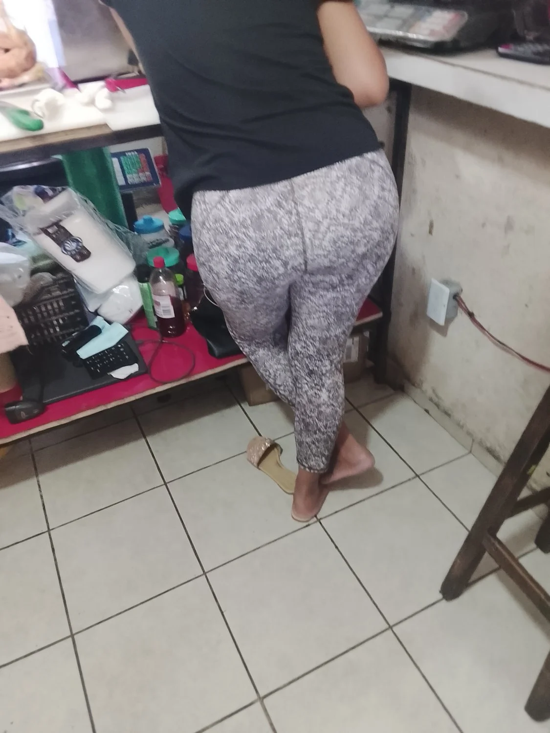 que rico esta el culote de esta perra, como me gusta morbosear ala puta zorra quiero comerselo🤤 image 7