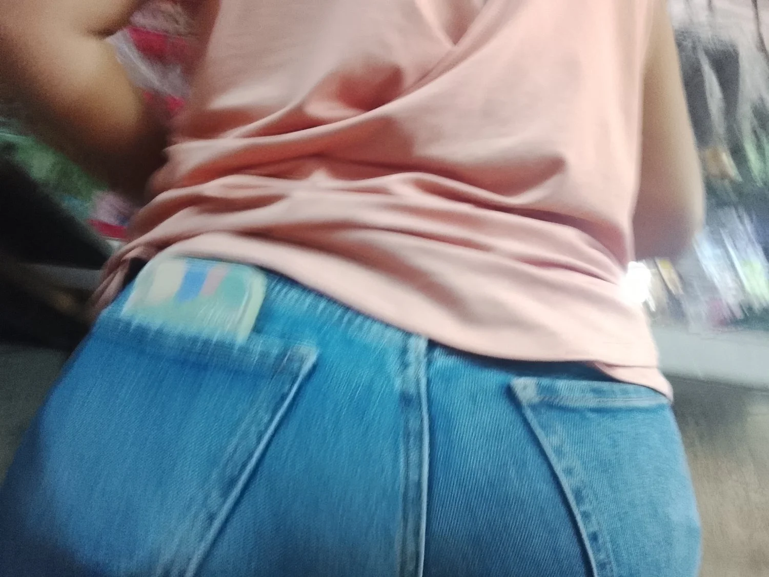 que rico esta el culote de esta perra, como me gusta morbosear ala puta zorra quiero comerselo🤤 image 9