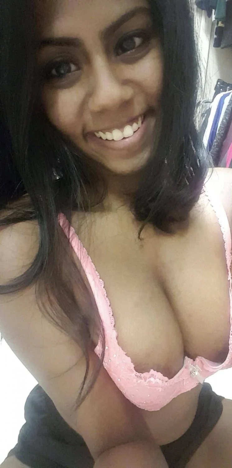 Submitted big tit girlfriend main image