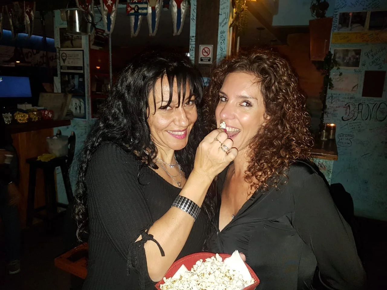 Milf Argentina, cara llena de leche, squirt y amiga trola. (Alguien con mas o data) image 3