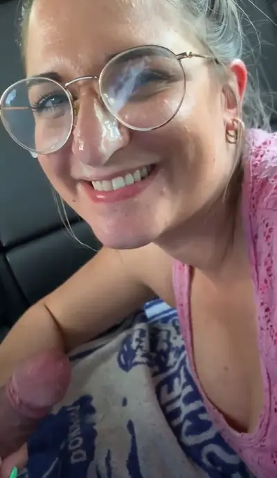 MILF has fun during lunch break cover image