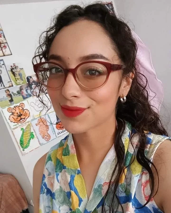 lengua afuera, tetas al aire y cara de necesitada de verga." image 4
